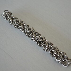 turkish inverted roundmaille with captured rings