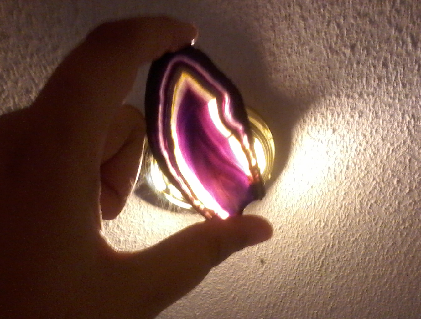 Dyed agate